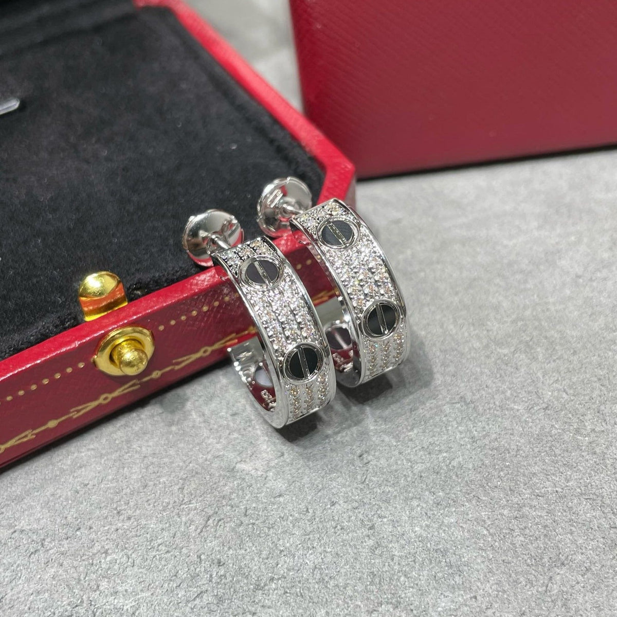 [OAKJURI Jewelry] LOVE CERAMIC DIAMOND PAVED SILVER EARRINGS