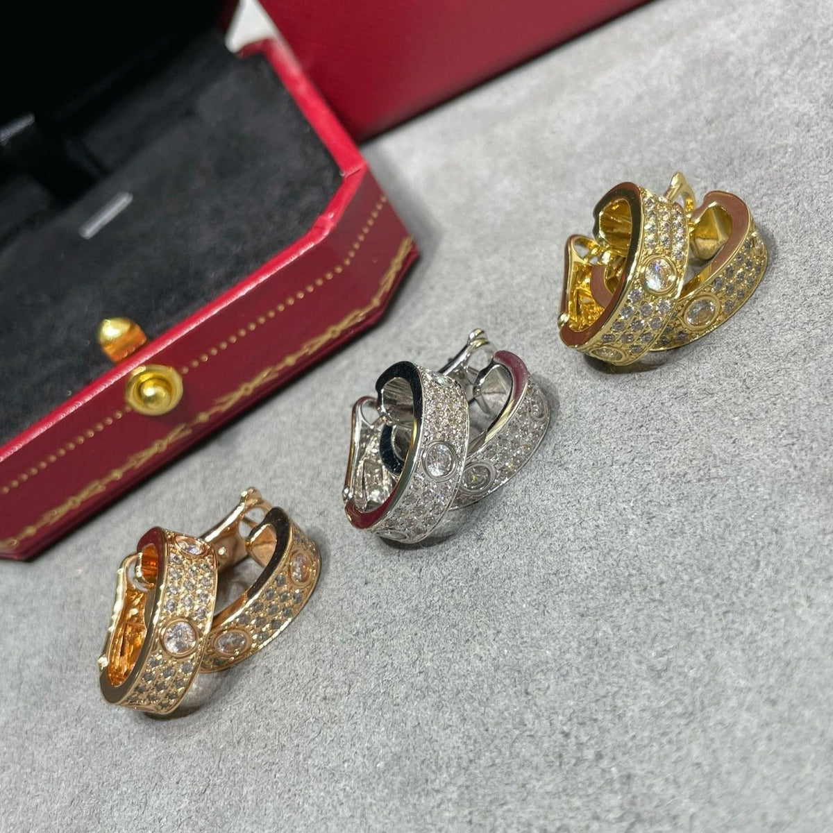 [OAKJURI Jewelry] LOVE 5.5MM DIAMOND PAVED EARRINGS