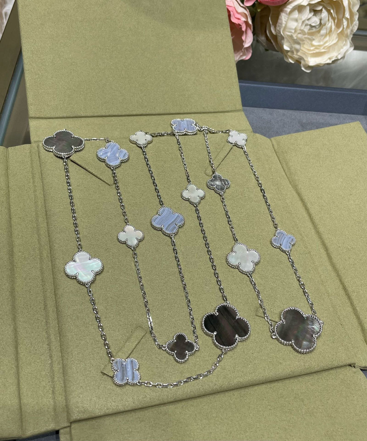 [OAKJURI Jewelry]CLOVER 16 MOTIF CHALCEDONY MOP SILVER NECKLACE
