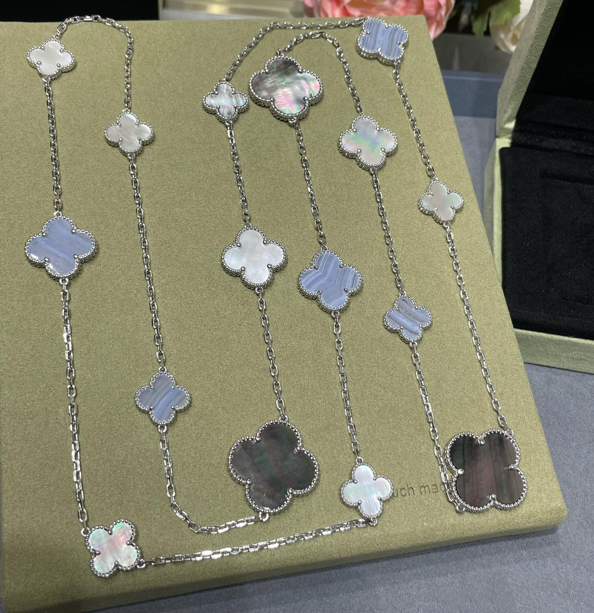 [OAKJURI Jewelry]CLOVER 16 MOTIF CHALCEDONY MOP SILVER NECKLACE