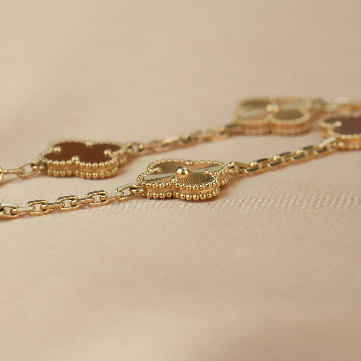 [OAKJURI Jewelry] CLOVER 5 MOTIF RED CORNELIAN BRACELET COLLECTION