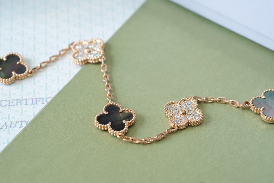 [OAKJURI Jewelry] CLOVER 5 MOTIF GRAY MOP BRACELET COLLECTION